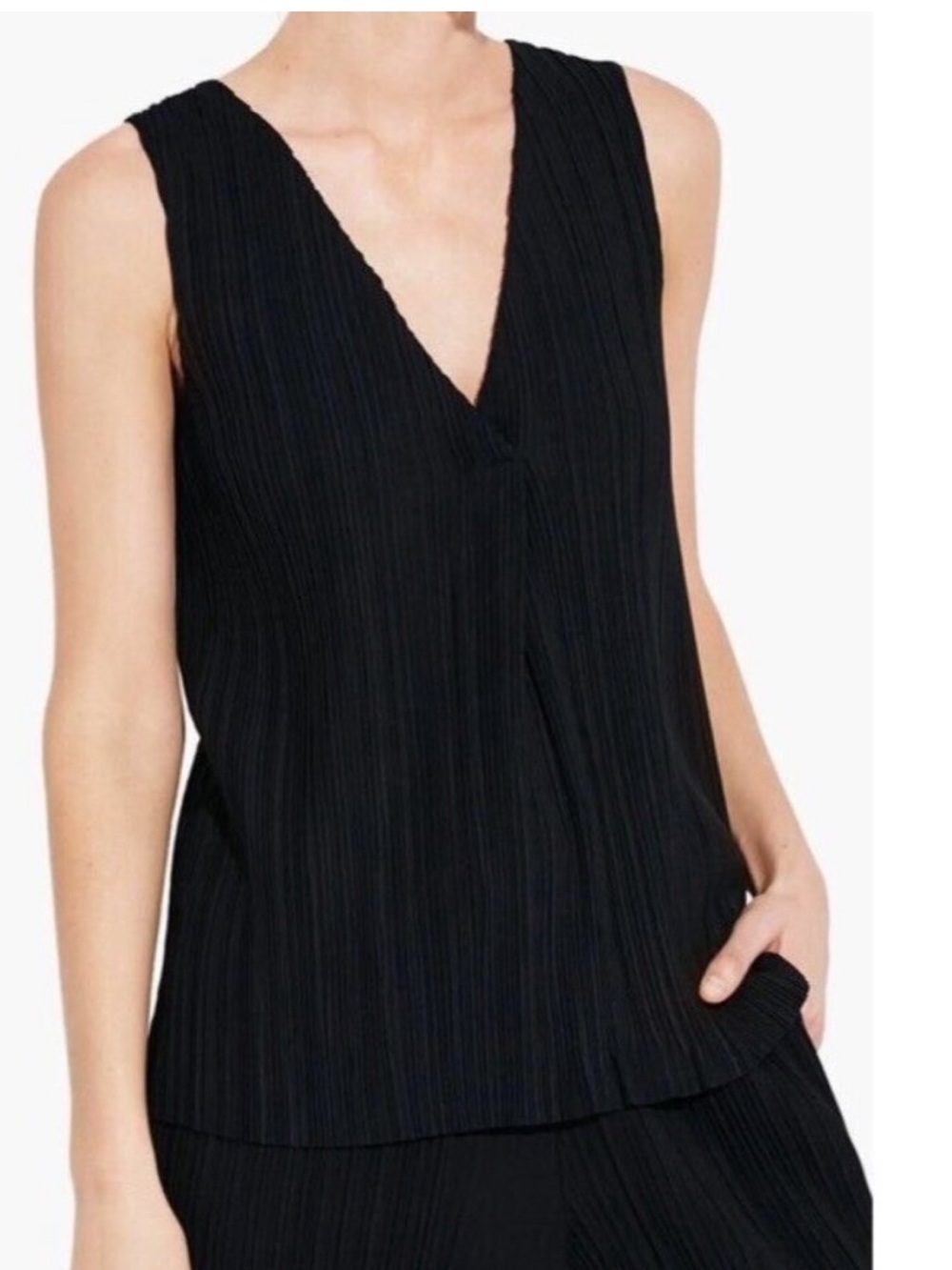 AYR The Ghost Tank Large Black Sleeveless V-Neck Pleated Blouse Size XS